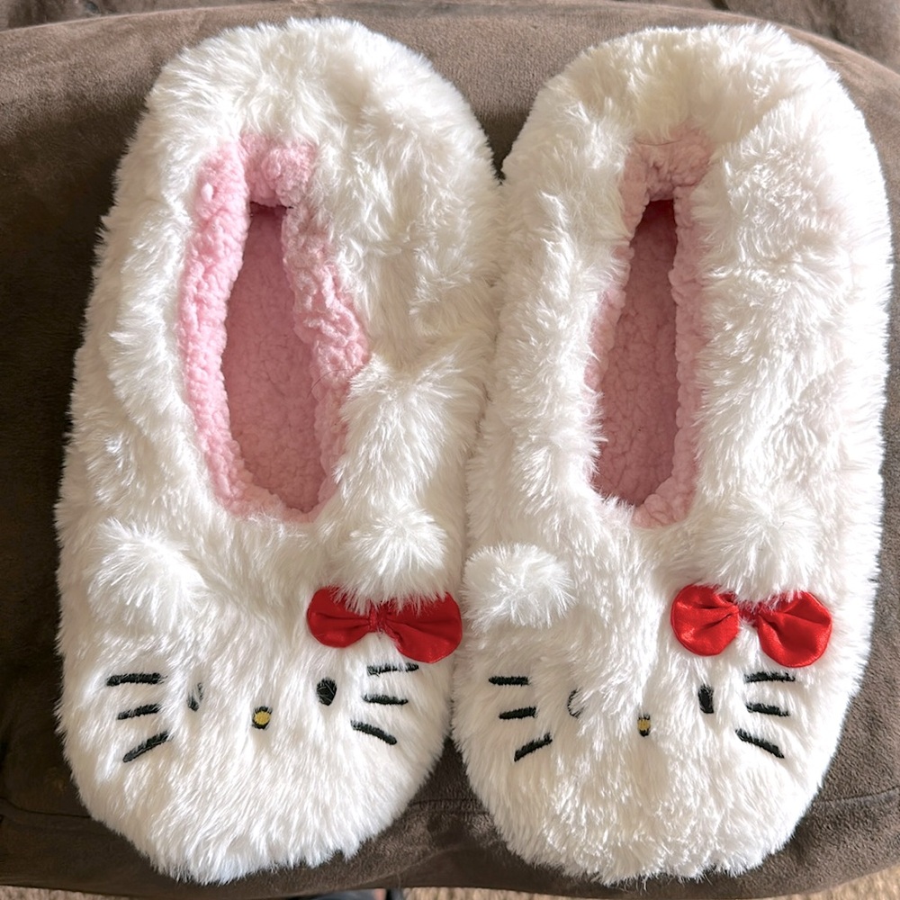 Hello Kitty Slippers- Large
